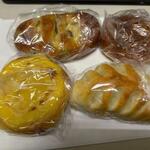 伊三郎製ぱん - 私もこの日は４種類のパンをテイクアウトしてみました。
