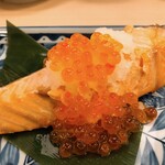 炉端とおでん 呼炉凪来 - 銀鮭のいくらおろしがけ　880円