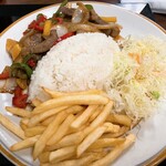 ユリショップ - 大ボリューム。牛肉やわらか。甘辛のお味は日本に馴染むタイプと思いました。お店の方とてもフレンドリーでにこやか。フロアも広くてよき。また行きます。