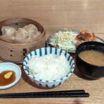 焼売のジョー - ...昼定食「肉焼売＆唐揚げ定食（850円）」+「焼売2個（150円）」、キホン庄屋＝昼飲み客がnoisy。。