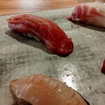 Sushi bistro zen - 前列左側は鰆❤️元々の鰆の味わいに何やら複雑な香りが⭐️今日の私の一番❤️ヽ(´▽｀)/奥は鮪のトロ♪