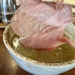 伊吹いりこセンター - 大きなチャーシューも美味しい。