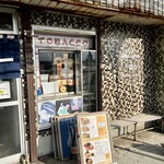 伊吹いりこセンター - レトロな外観。