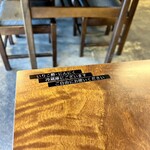 伊吹いりこセンター - カウンター横の冷蔵庫にいりこ酢などがあります。