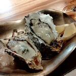 Sushi bistro zen - 入荷があって嬉しい❣️生牡蠣⭐️思ったより身がプクッとして♫澄んだ後味で最高の先陣❤️