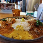 ハルダモンカレー - スリランカチキンカレーと、イワシとトマトのスパイシーカレーの組合せ