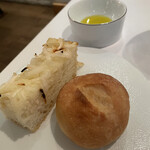 クッチーナ イタリアーナ ガッルーラ - もちろんパンも美味しい