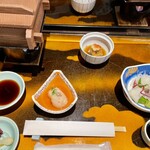 Buranna Rumisasa - 後で天ぷら、ご飯、汁椀が置かれます。