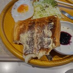 道の駅 平泉 - バター塗って、半分食べてしまった所