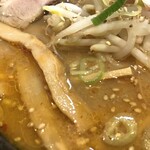 Shunkatou - 四川の名がつくが、味噌と出汁の旨味もがしっかりしたスープ。次回は辛めをオーダーしたい