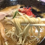 春夏冬 - 中太ストレート麺　スープとの相性良し