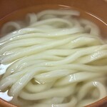 釜揚うどん一紀 - モチモチの美味しいうどん。うどんの太さは程よく不揃いです。