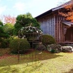 くさかんむり　cafe - 中庭のとりかご