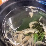 ドライブイン 西村食堂 - おすましだけど油が浮いてる。魚の出汁かな？