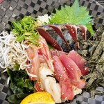 ドライブイン 西村食堂 - 海鮮丼　いったい何種類はいってるんだ？　ご飯見えないよ。