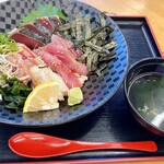 ドライブイン 西村食堂 - 漁師の昼飯！いろんな魚が楽しめる海鮮丼1,050円（税込み）