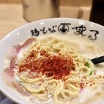 鶏そば 唆る - 激辛唐辛子をかけて