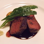 リストランテ ラ・バリック トウキョウ - 福島黒毛和牛の牛ランプのロースト（赤ワイン、インカのめざめ、ルッコラ）