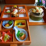 京料理 嵐亭  - メインはこの様な洒落た形で出てきます。