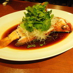 艇家大牌トン - 赤ハタの姿蒸し①