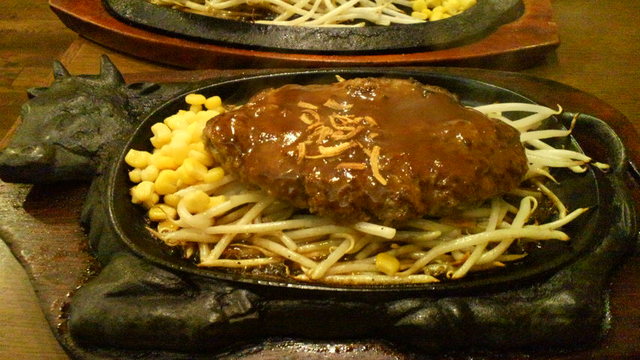 牛さんのステーキ皿がかわいい！』by s54b : ステーキの