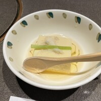 札幌かに家 本店 - かに豆腐　※卵豆腐や茶碗蒸しのような食感と思いきや、かなり豆腐してて美味しい