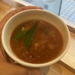 スープストックトーキョー - ふんにゃりしたオクラ入りです。
エロエロなガチインド料理店の価格を考えると、このスープSサイズで単品520円はかなり強気な価格設定だと思ふ。