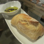 tavola di YOHEI yogi NISHIDA - 自家製パン イタリアの秋トリュフオイルとともに