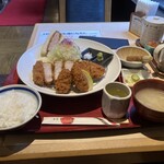 本家とんとん亭 - やまと豚極厚ロースカツ&カキフライ定食