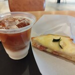 octet time bread & tateshina - Previously, there were only beer and hoozuki cider, but finally, coffee options are available! So, I decided to dine in. However, I wish the Croque Monsieur had at least been lightly toasted in a toaster to warm it up.