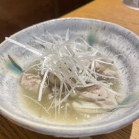 ひつまぶし 登河 那古野本店 - 鶏わさ　わさびベースのスープに浸かってます