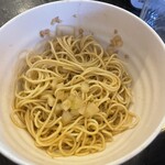 中華ソバ 伊吹 - 旨ぁぱぁ╰(*´︶`*)╯♡コレだ
      この食べ方だ和え玉のパンチ力を残しつつ、煮干しも味わう。やるなぁ、俺❤️