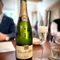 創作料理 メゾン ハンゾウヤ - 乾杯にクレマン・ド・ブルゴーニュ