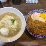 ヌードル＆スパイスカレー 今日の1番 - 朝限定セット ¥1,000-(税込)
      煮干しソバ(かけ)＋本日のカレー(キーマカレー)