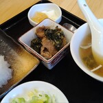 桜華 - 小鉢や杏仁豆腐が付きます。