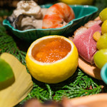 日本料理 幸庵 - 柚子の器にうに、お醤油の煮凝り