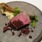 フロリレージュ - 宮崎県産馬もも肉の塩漬け、一夜干し、人参グラタン仕立て、土に見立てた赤ワインソース4