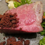 フロリレージュ - 宮崎県産馬もも肉の塩漬け、一夜干し、人参グラタン仕立て、土に見立てた赤ワインソース2