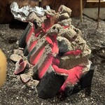 料亭 長坂 - 真っ赤に熱せられている炭火