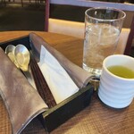 Sapporosai Fuujin - お冷、緑茶、カトラリー