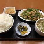 Juu Hachiban - 青椒肉絲定食(1,000円)