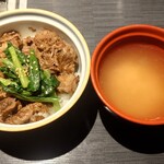 Wagyuu Yakiniku Tokori - 牛すじ丼と卵スープ