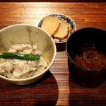 薪鳥新神戸 - 薪そぼろご飯 + 韮 + 味噌汁