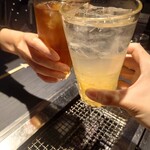 和牛焼肉 土古里 - 飲み物は別料金　友人は黒烏龍茶、私は柚子茶で乾杯！