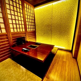 We have a variety of tables available (the photo shows a private room with a horigotatsu type)