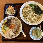 Yamato Honjin - そぼろ丼定食（990円＋税）