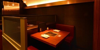 Yakinikuya Kazu Kagurazaka - テーブル席(オープンボックスタイプ)