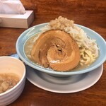 汁麺屋 どっぷりしやがれ - 麺300g、野菜普通、アブラマシ、ニンニク、味の濃さ薄め