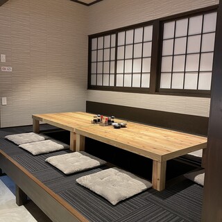 편하게 들를 수 있는 일본 모던 공간◆카운터 좌석과 개인실도 완비◎