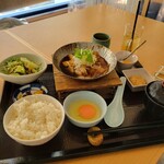 江戸前肉割烹 宮下 - 鶏すき鍋定食 850円